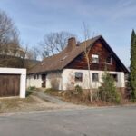 Ansicht mit Doppelgarage