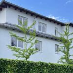 Helles Wohnhaus mit Garten