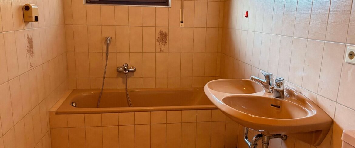 Badezimmer mit Badewanne