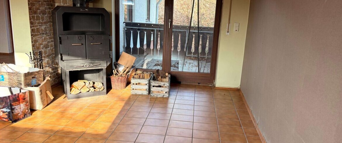 Wohnzimmer mit Zugang Balkon