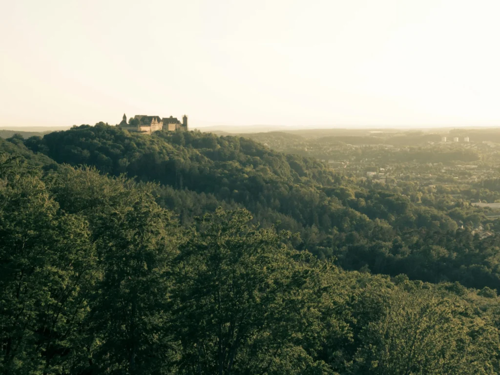Blick über Coburg und das Umland auf die Veste Coburg